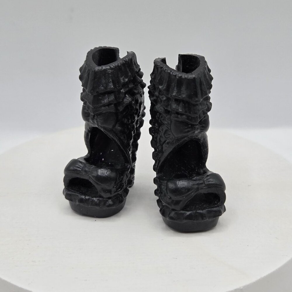 Rare Ever After High Enchanted Picnic Blondie Lockes Doll Black Shoes